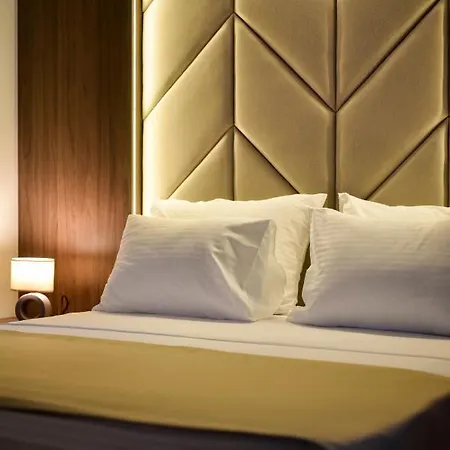 Hotel Lora