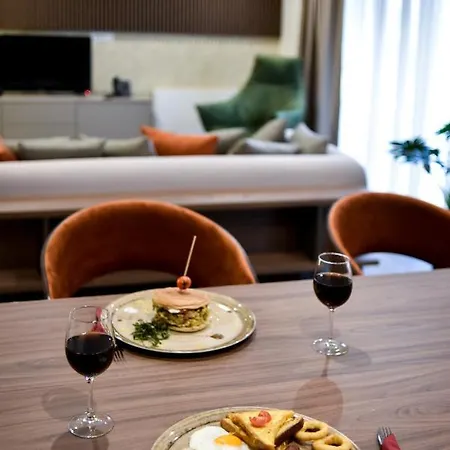Lora Hotel 4*