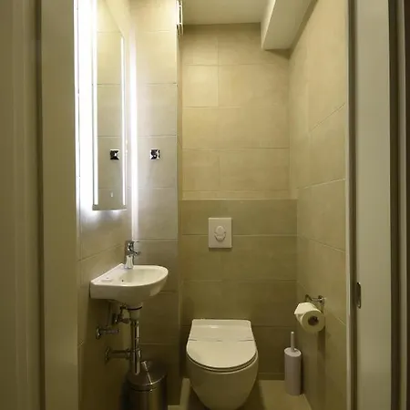 Lora Hotel 4*