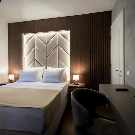 Hotel Lora 4*