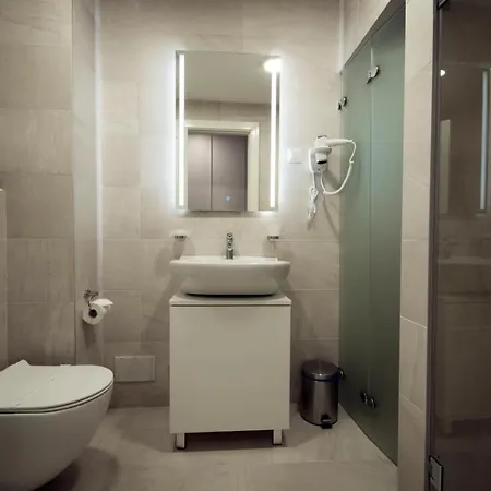 Hotel Lora 4*
