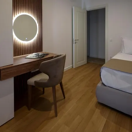 Hotel Lora