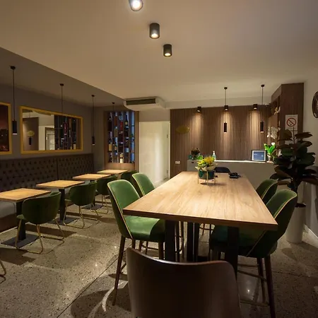 Lora Hotel